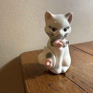 Vintage Luster Wear Sitting Cat White Porcelain Long Eyelashes Pink Roses 4"